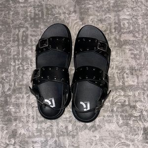 Adorable platform black buckled sandals